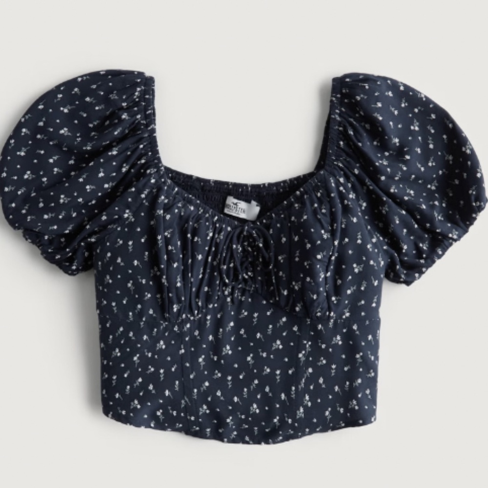 NWT CROP LACE-UP PUFF SLEEVE BLOUSE